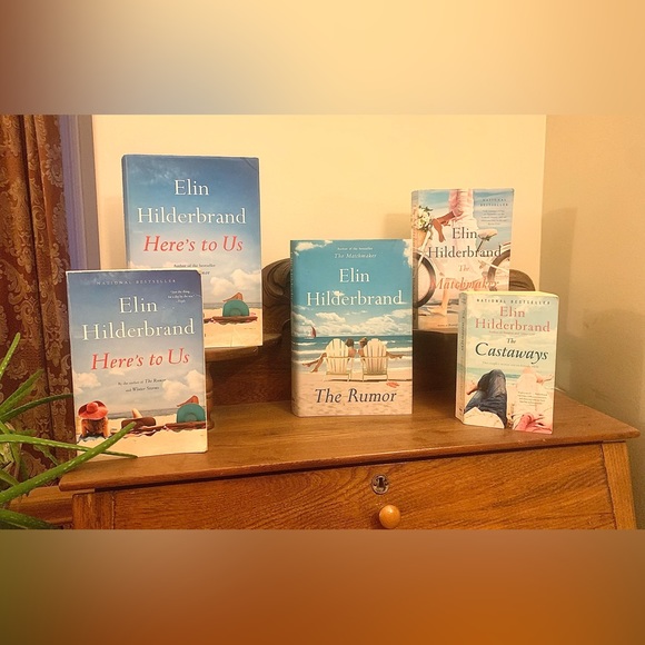 Elin Hilderbrand Five Books, Four Stories - Picture 2 of 11